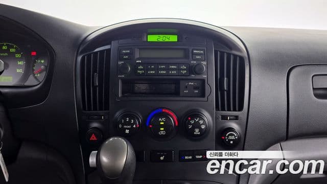 Hyundai Grand Starex CVX Deluxe, 2015 15