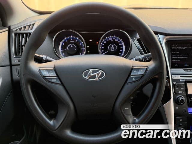 Hyundai YF Sonata Luxury, 2011 10
