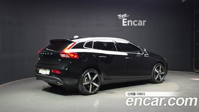 Volvo V40 2세대, 2016 2