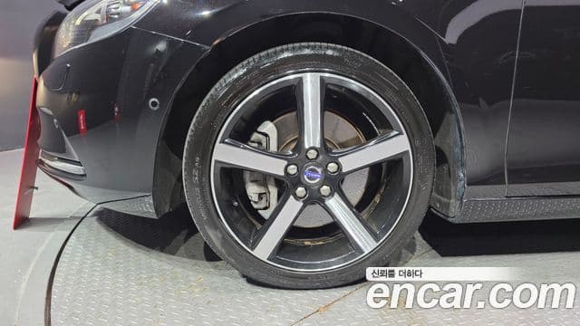 Volvo V40 2세대, 2016 все фото