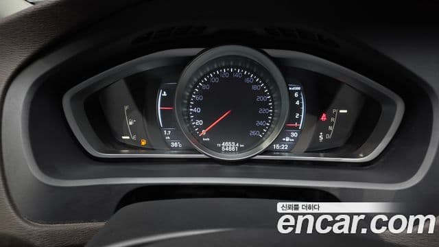 Volvo V40 2세대, 2016 8