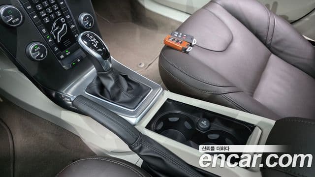 Volvo V40 2세대, 2016 9