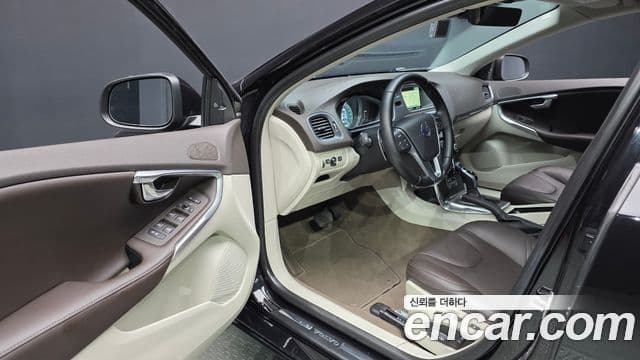 Volvo V40 2세대, 2016 10