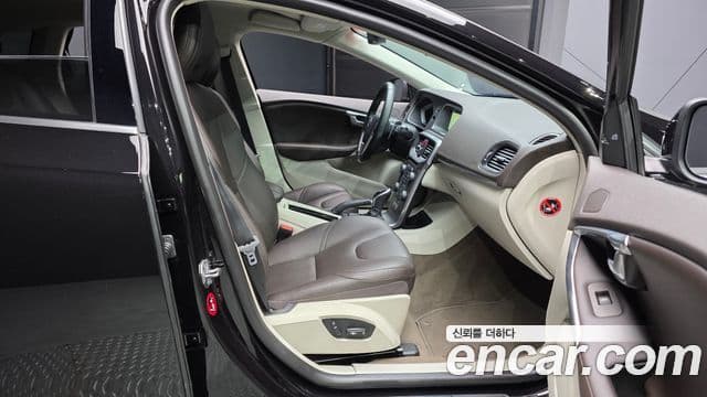 Volvo V40 2세대, 2016 11