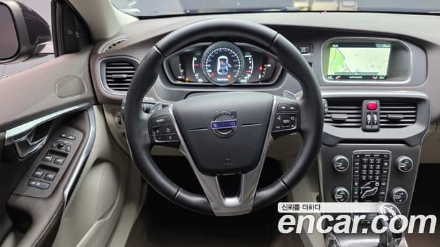 Volvo V40 2세대, 2016 13