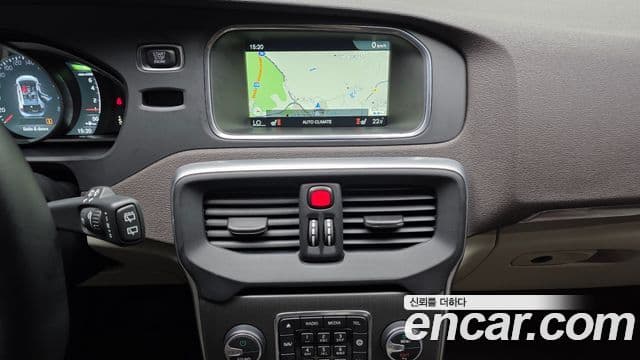 Volvo V40 2세대, 2016 15