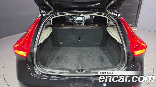 Volvo V40 2세대, 2016 20