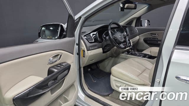 Kia All New Carnival Noblesse, 2015 10