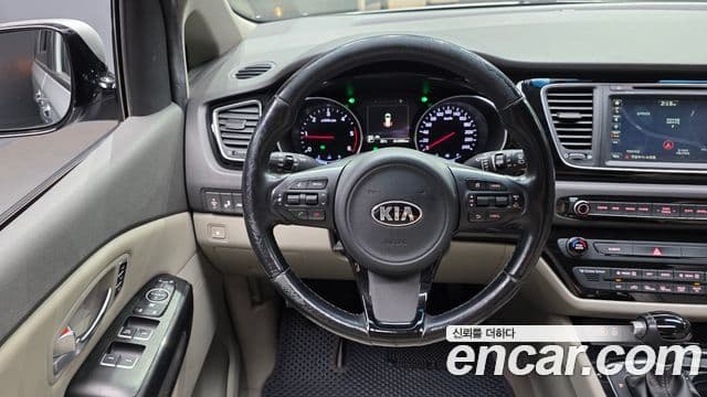 Kia All New Carnival Noblesse, 2015 13