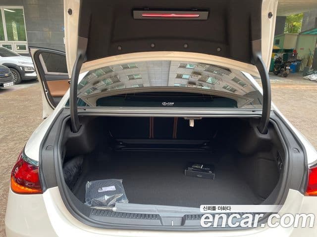 Mercedes-Benz E-класс W214 Avantgarde, 2025 18