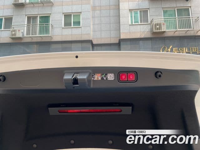 Mercedes-Benz E-класс W214 Avantgarde, 2025 19