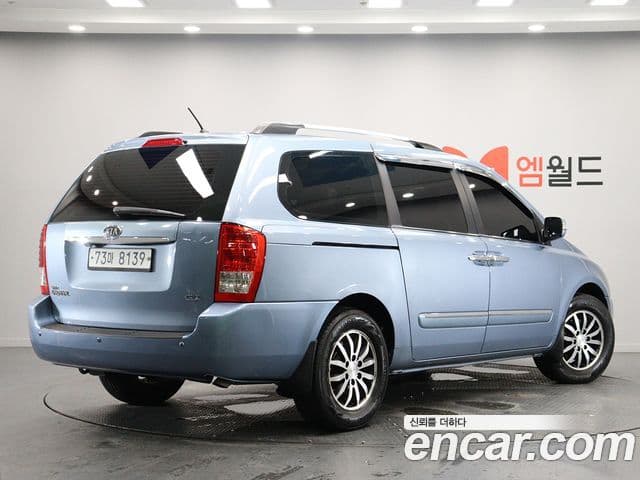 Kia Carnival R Premium, 2012 3