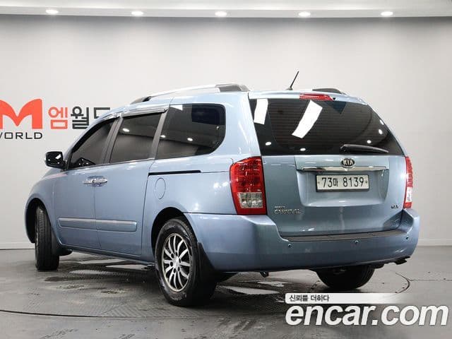 Kia Carnival R Premium, 2012 4