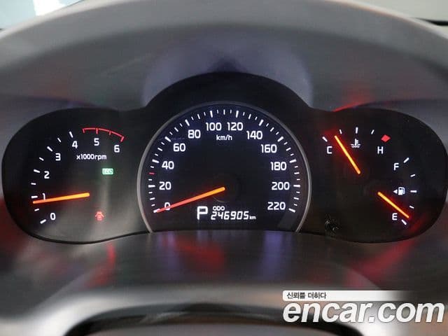 Kia Carnival R Premium, 2012 6
