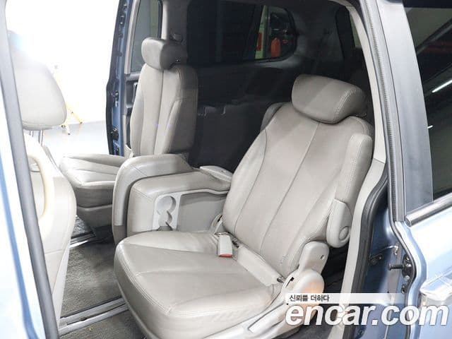 Kia Carnival R Premium, 2012 16