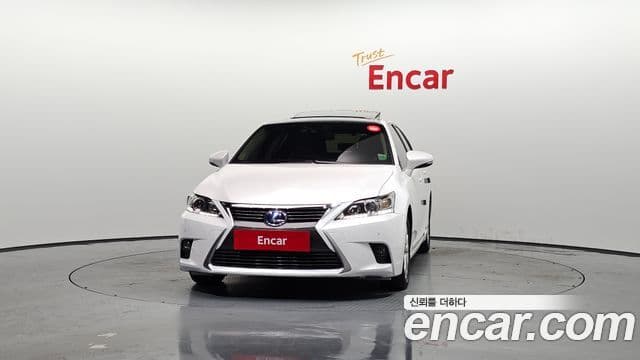 Lexus CT200h ZWA10, 2016 3