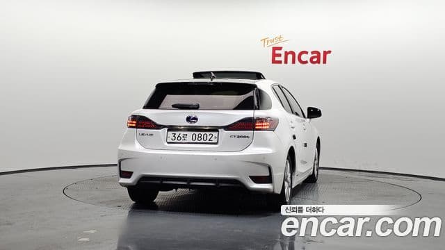 Lexus CT200h ZWA10, 2016 4