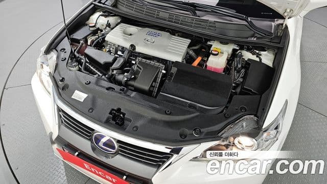 Lexus CT200h ZWA10, 2016 6