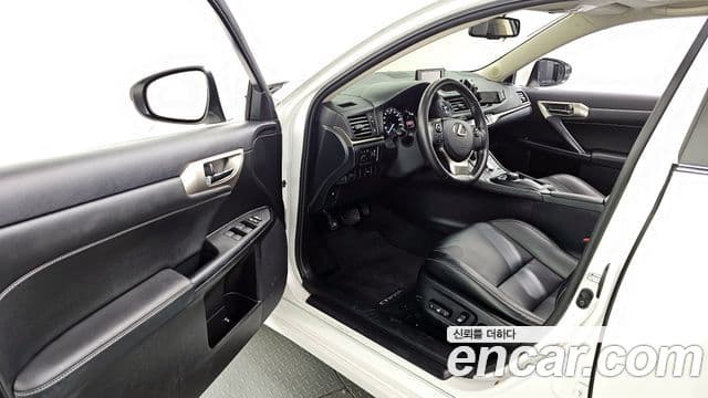 Lexus CT200h ZWA10, 2016 10
