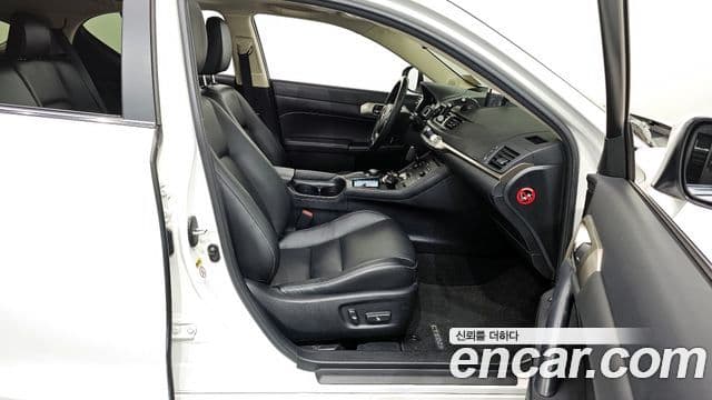 Lexus CT200h ZWA10, 2016 11