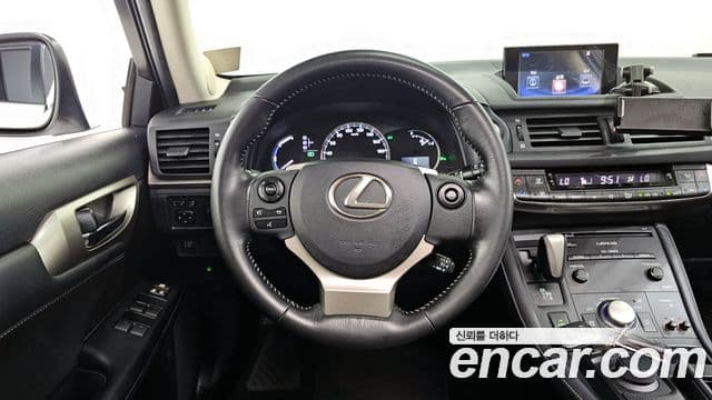 Lexus CT200h ZWA10, 2016 13