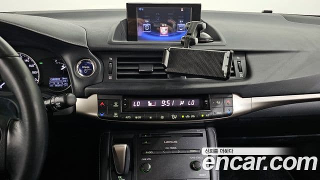 Lexus CT200h ZWA10, 2016 14