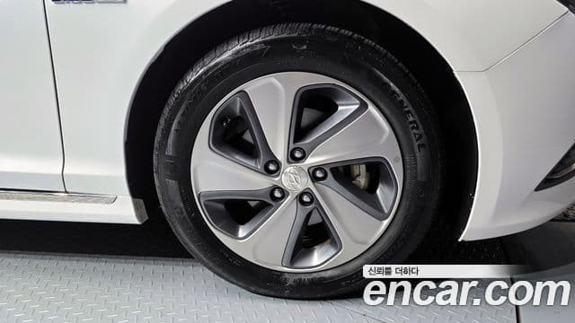 Hyundai LF Sonata гибрид Modern Special, 2017 все фото