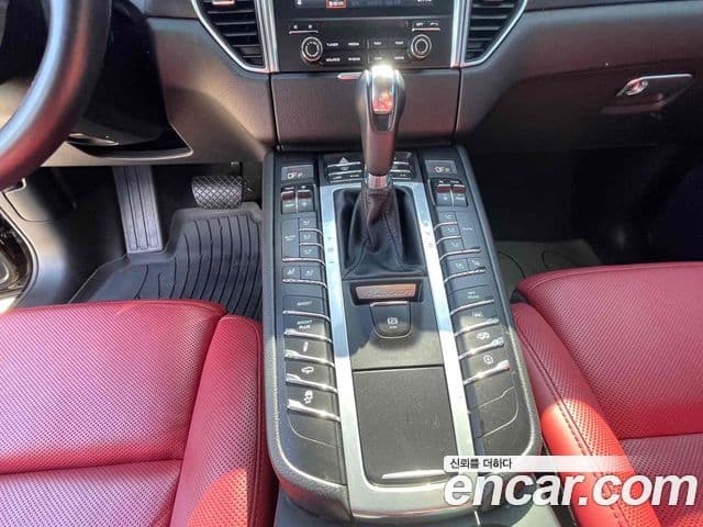Porsche Macan 95B, 2018 9