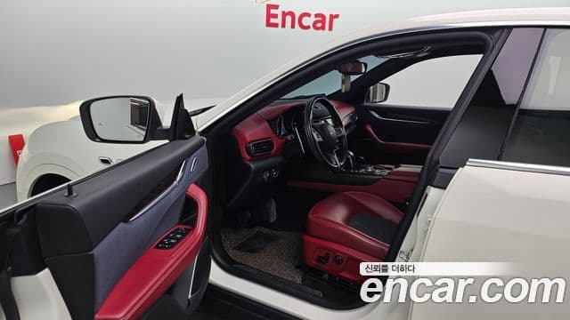 Maserati Levante 3.0 дизель AWD GranLusso, 2019 10