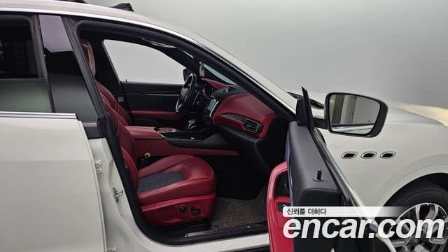 Maserati Levante 3.0 дизель AWD GranLusso, 2019 11