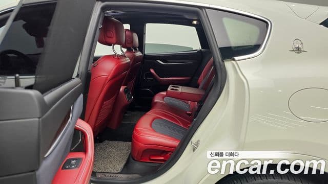 Maserati Levante 3.0 дизель AWD GranLusso, 2019 12