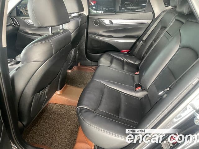 Hyundai Grandeur IG 3.0 LPi Exclusive (арендный автомобиль), 2018 8