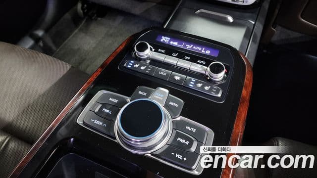 Genesis EQ900 Prestige, 2016 18