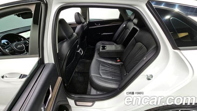 Kia K5 3세대 Signature, 2021 11