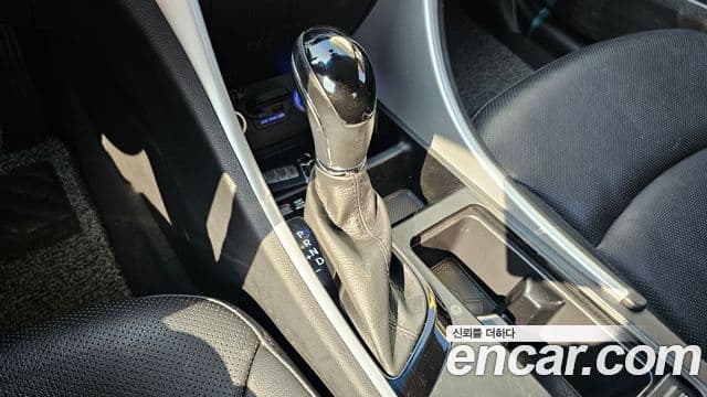 Hyundai Sonata гибрид Modern, 2014 9