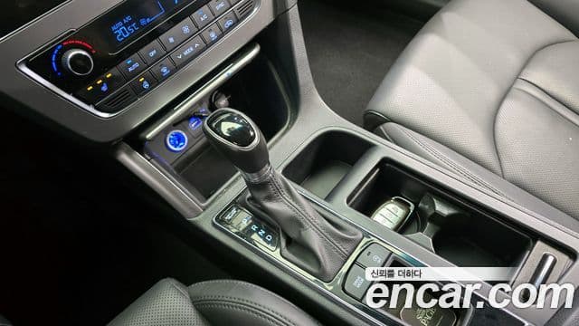Hyundai LF Sonata 1.7 дизель Smart, 2016 9