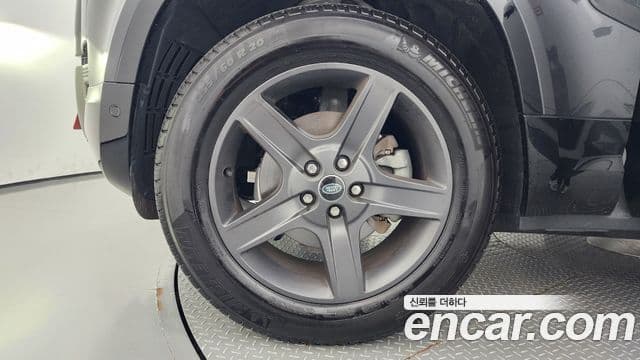 Land Rover Defender (L663) 110 P300 X-Dynamic SE, 2024 все фото