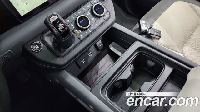 Land Rover Defender (L663) 110 P300 X-Dynamic SE, 2024 9