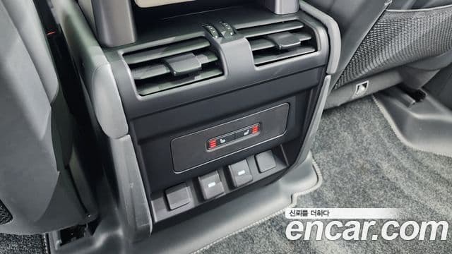 Land Rover Defender (L663) 110 P300 X-Dynamic SE, 2024 18