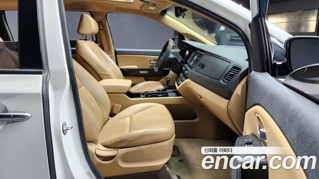 Kia All New Carnival Prestige, 2015 10