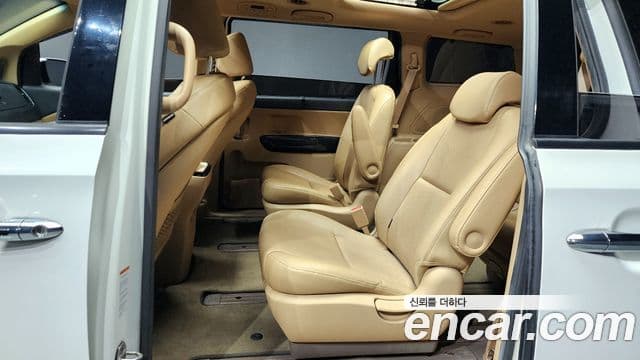 Kia All New Carnival Prestige, 2015 12