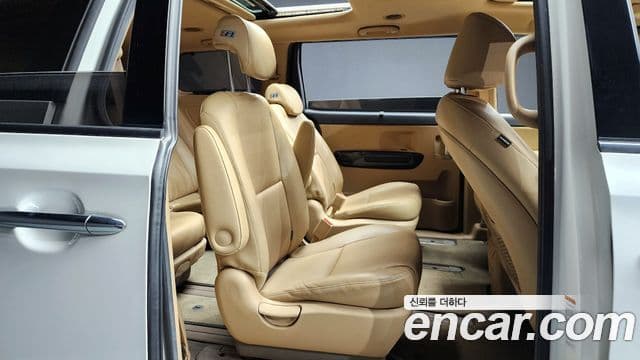 Kia All New Carnival Prestige, 2015 13