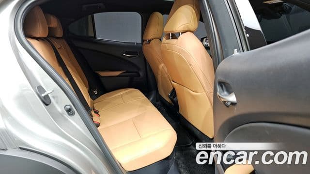 Lexus UX250h, 2024 11