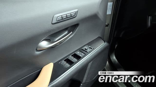 Lexus UX250h, 2024 13