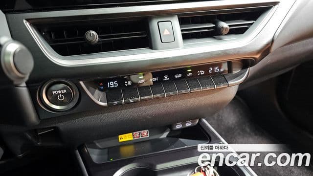 Lexus UX250h, 2024 18