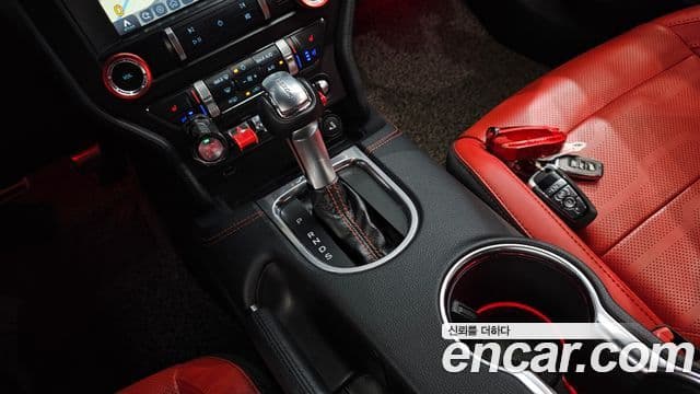 Ford Mustang купе, 2020 9