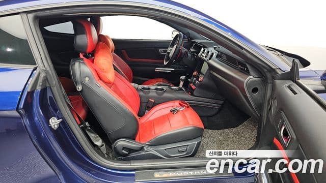 Ford Mustang купе, 2020 11