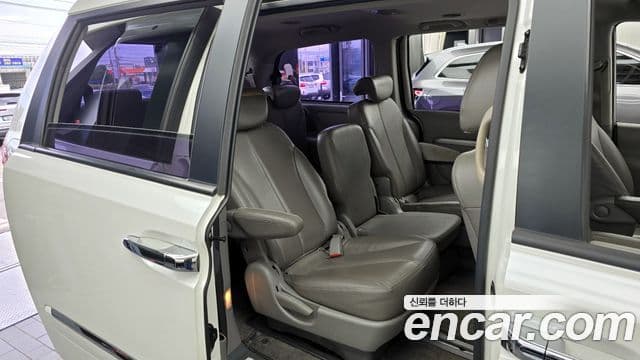 Kia Carnival R President, 2013 12