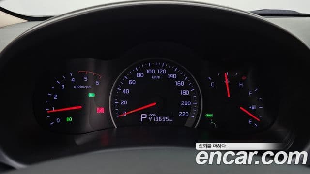 Kia Carnival R President, 2012 8