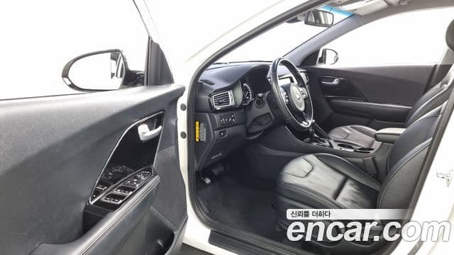 Kia Niro Prestige, 2017 11